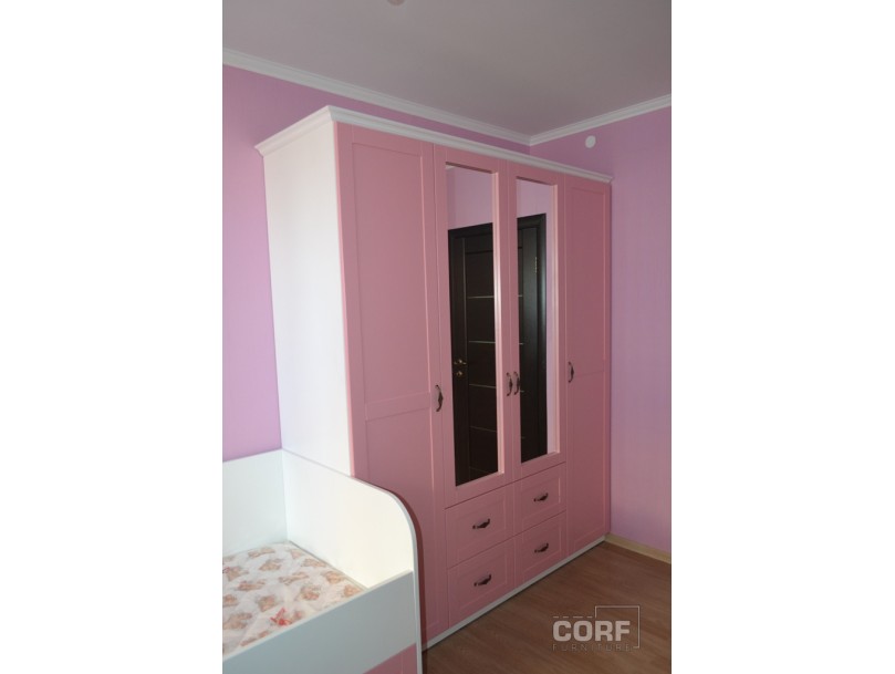 Бело-розовый шкаф на заказ